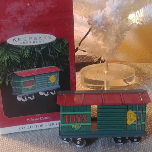 Vintage 1997 Yuletide Central 4th in series - Picture 3 of 4